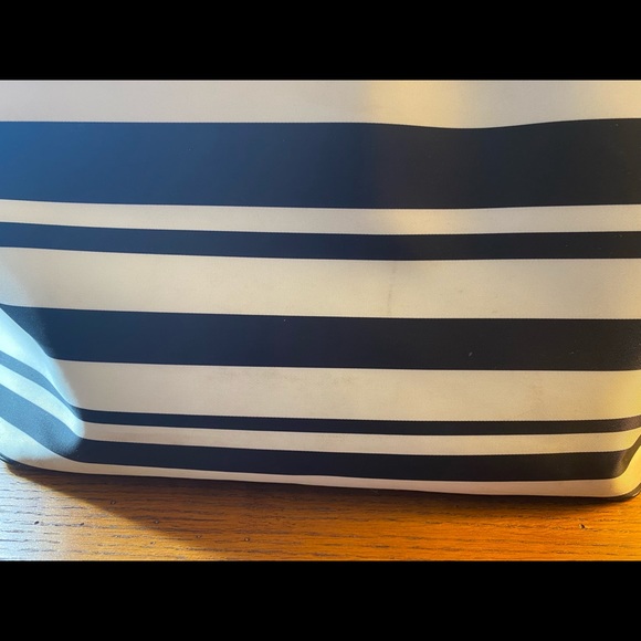 ⚫️⚪️ Kate Spade Black & White Striped Tote ⚪️⚫️ - Picture 9 of 11